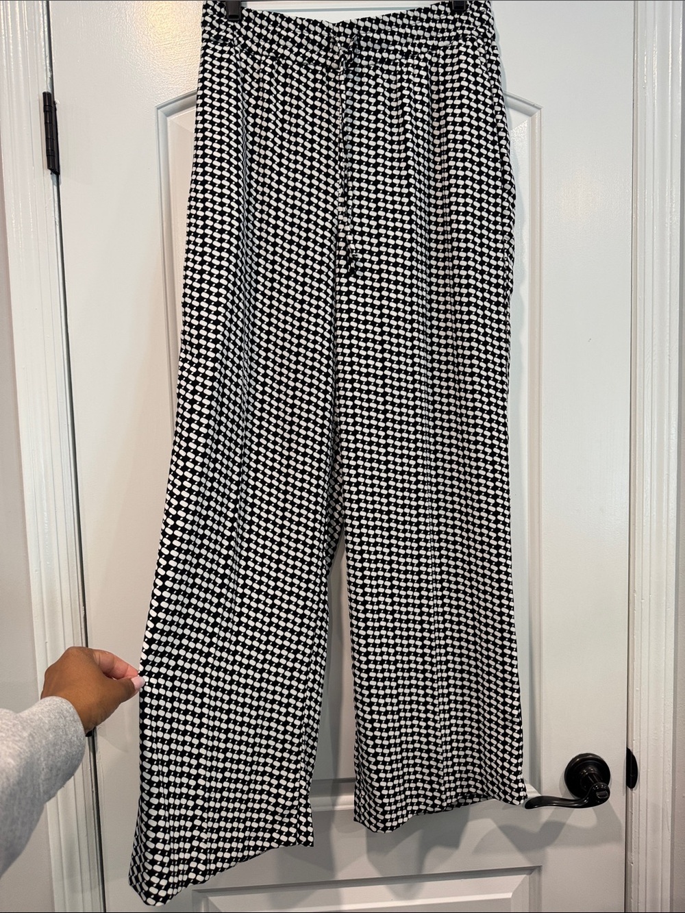 Cupcakes & Cashmere Black and White Wide Leg Drawing Pants Size Small